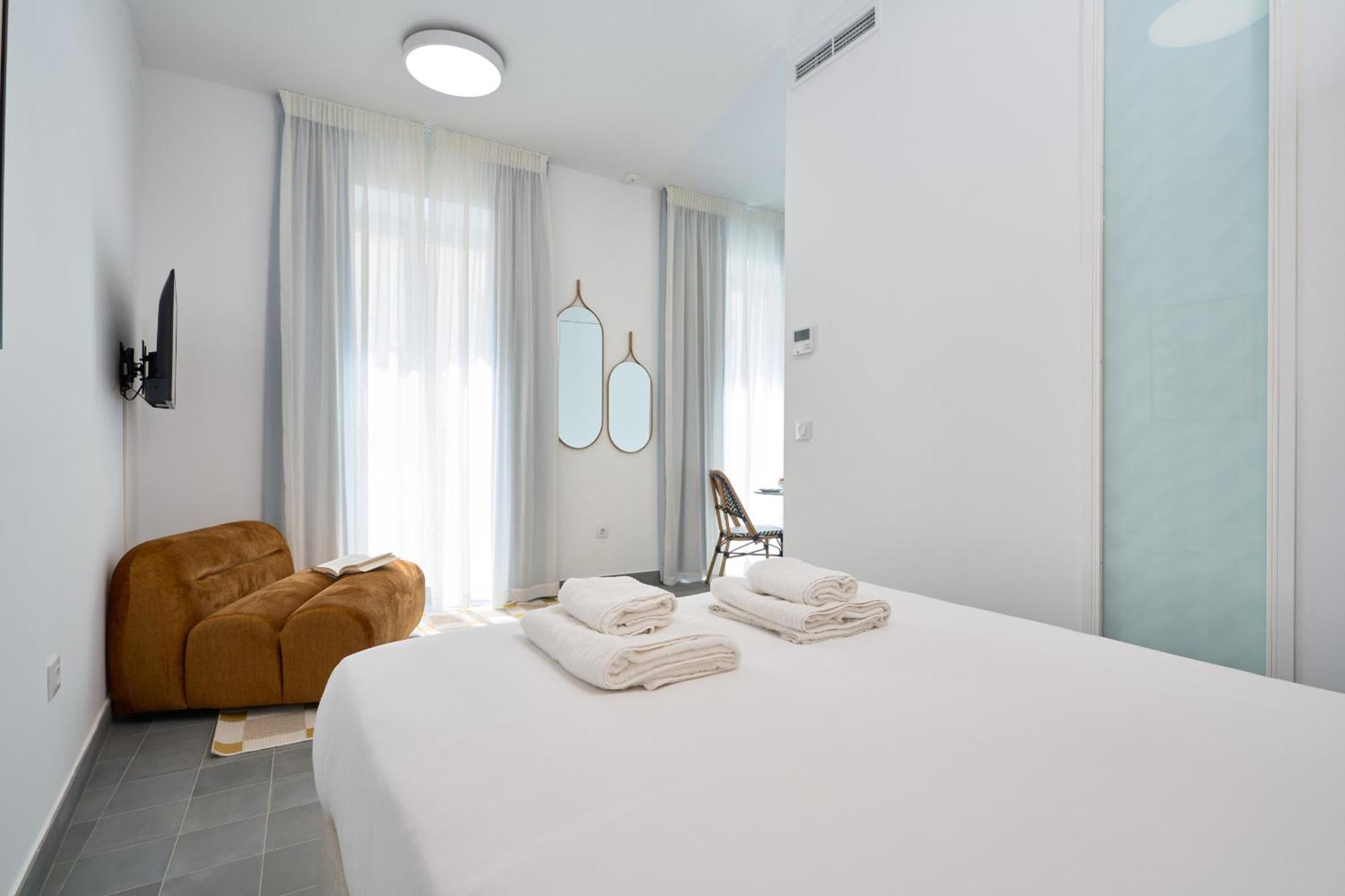 Studio Apartment One Double Bed