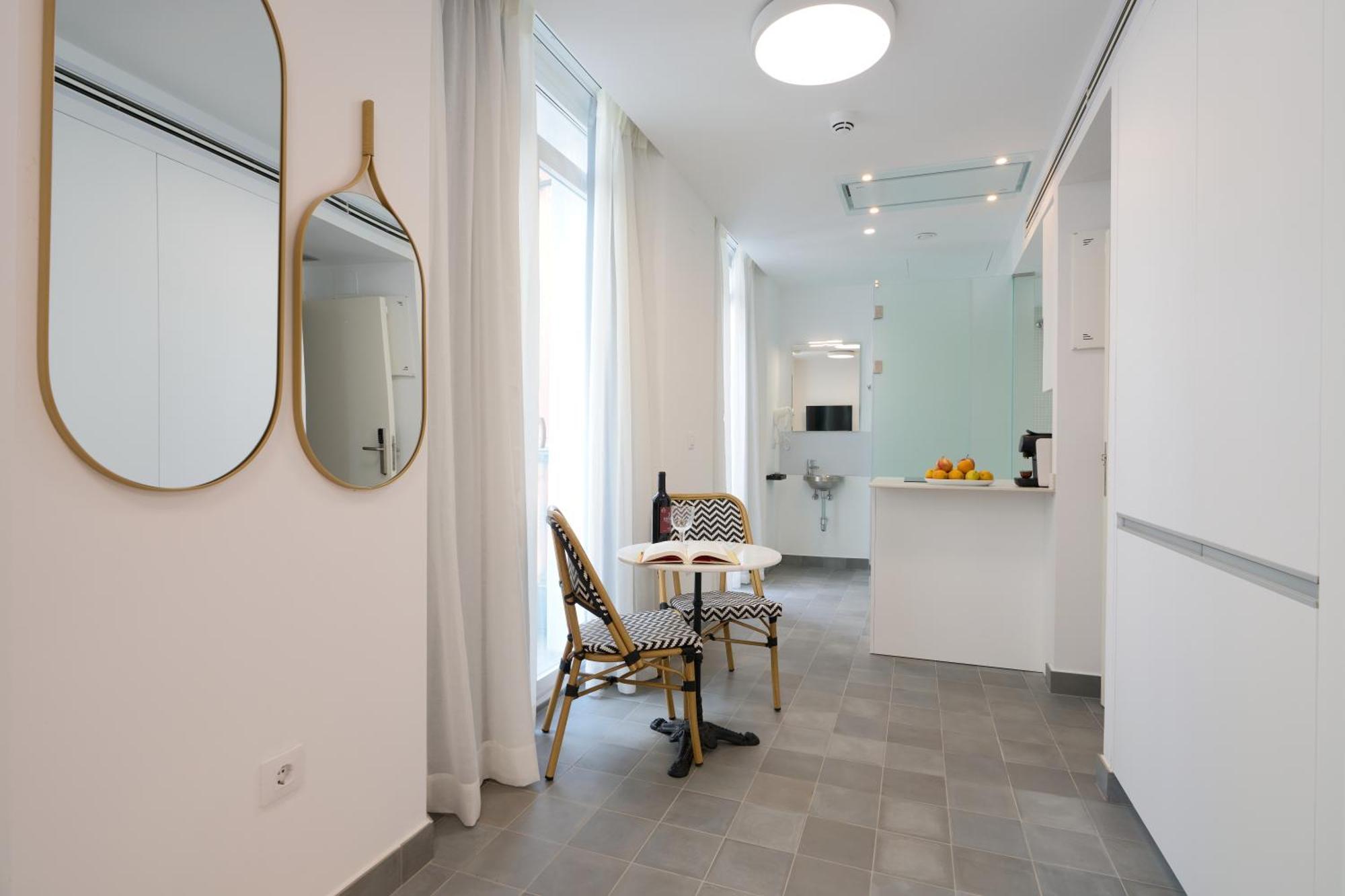 Studio Apartment One Double Bed