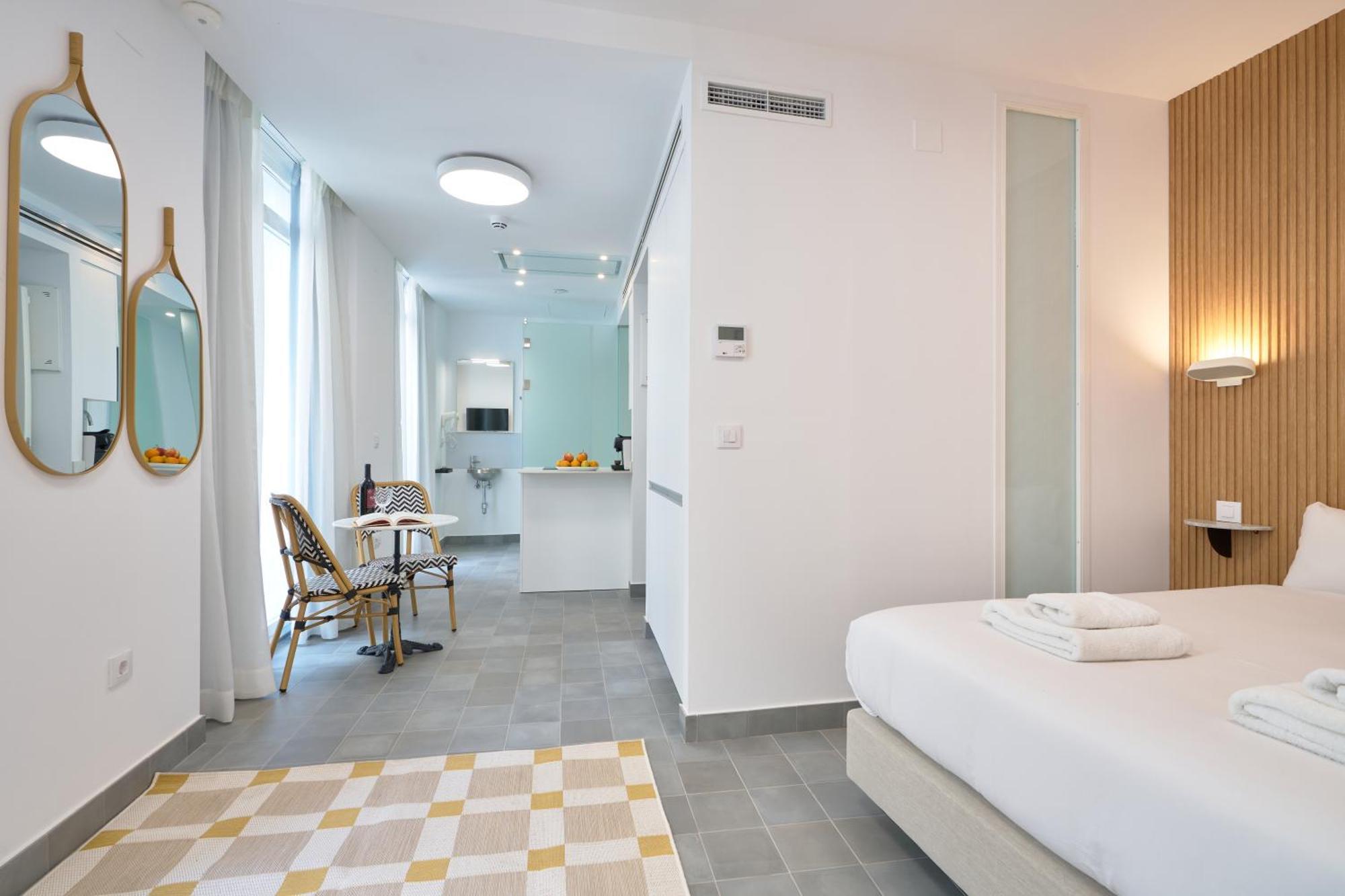 Studio Apartment One Double Bed